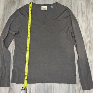 Elie Tahari Women’s Taupe V-Neck Sweater